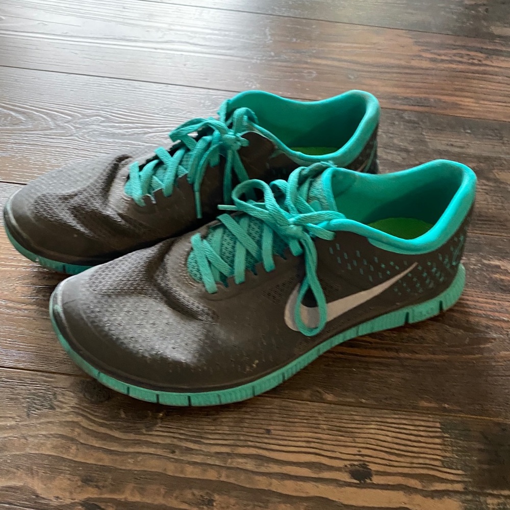 NIKE FREES MENS SIZE 10